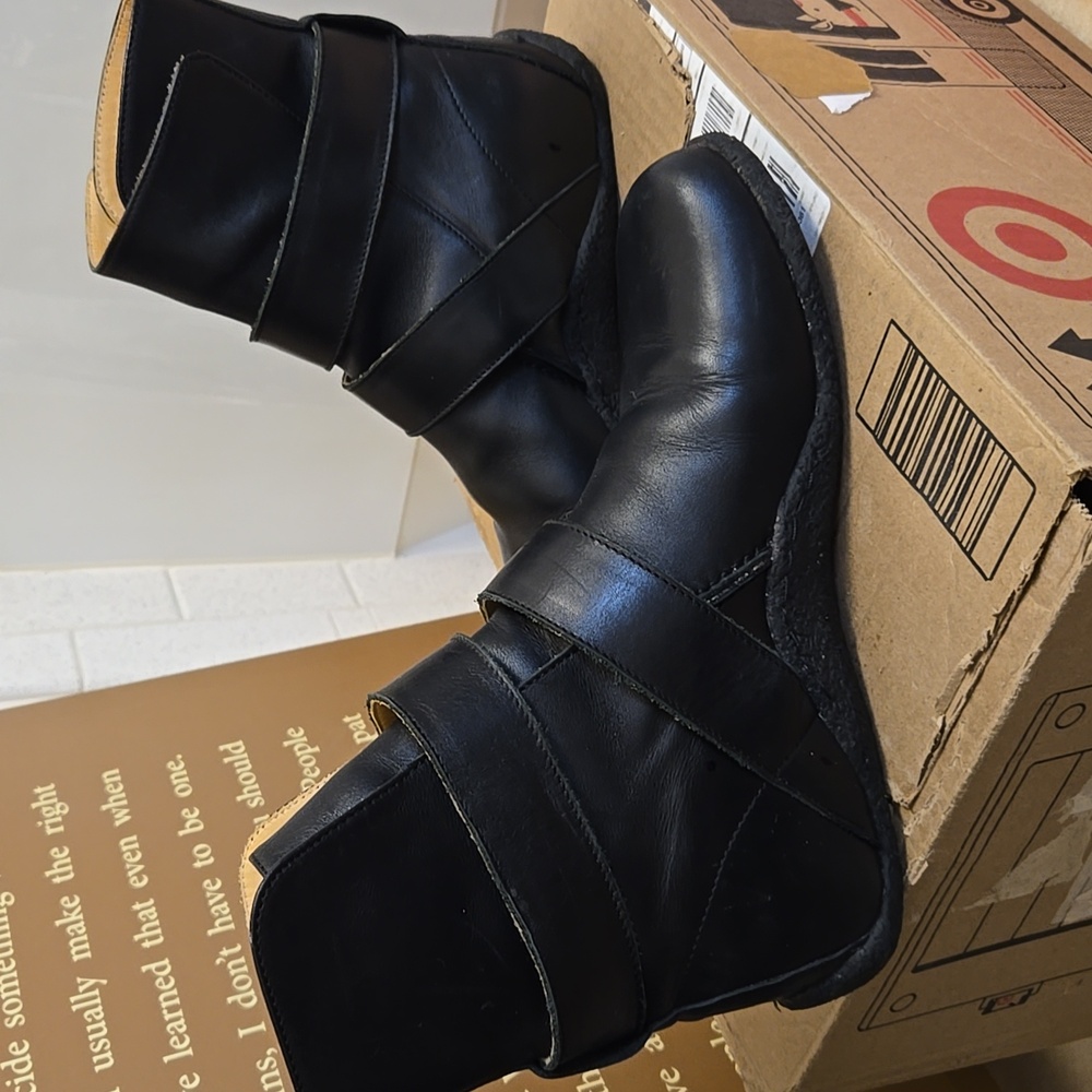 Women's Giraudon Sleek Black Leather Strap Boots - Picture 3 of 9